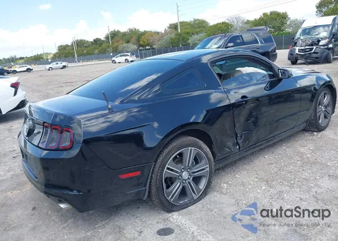 2014 Ford Mustang V6 z USA, uszkodzony, nr VIN 1ZVBP8AM2E5280287